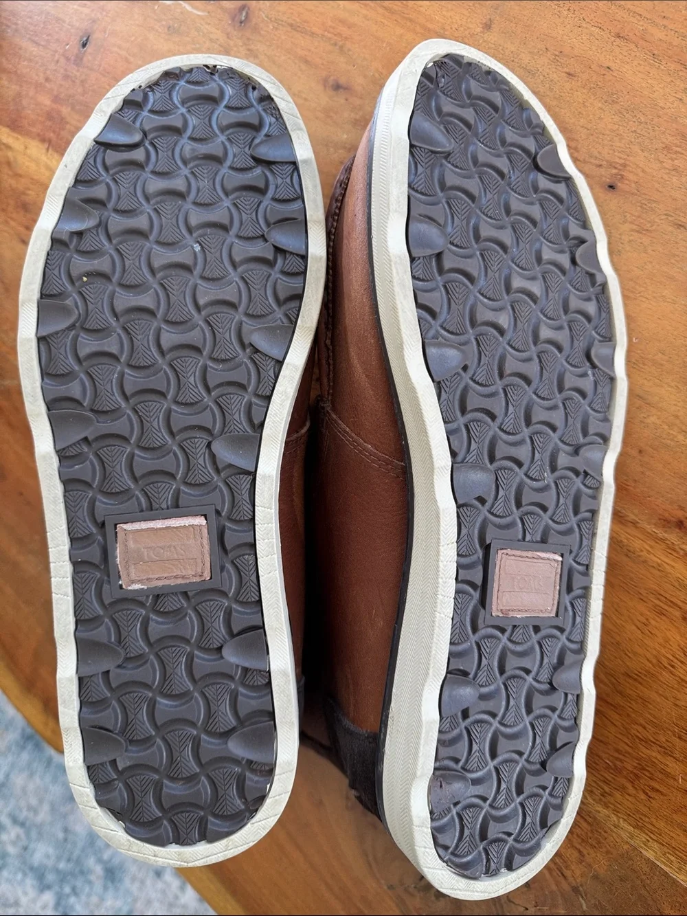 TOMS Men's Chestnut Brown Leather Chukka Boots with Black Laces